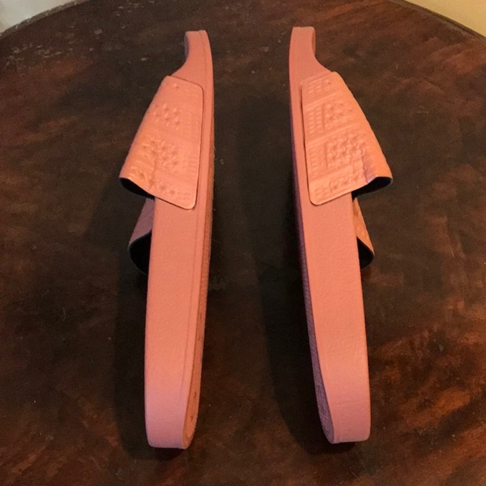 Adidas muted pink slides size 9 worn 1 time like new - Picture 3 of 4